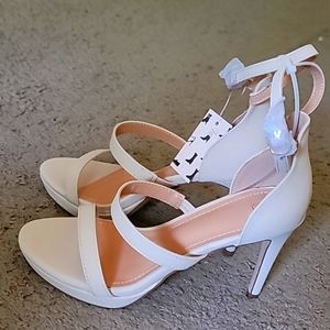 NWT MYSOFT Open Toe Three Strap Platform Heeled Sandals